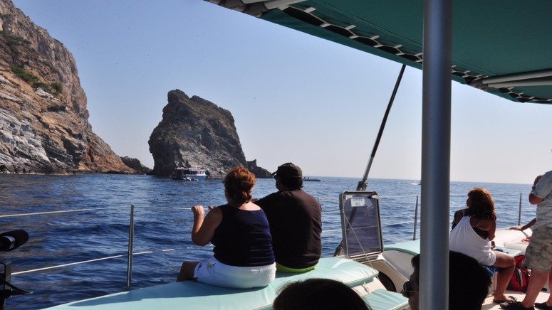 tour catamaran roses cadaques