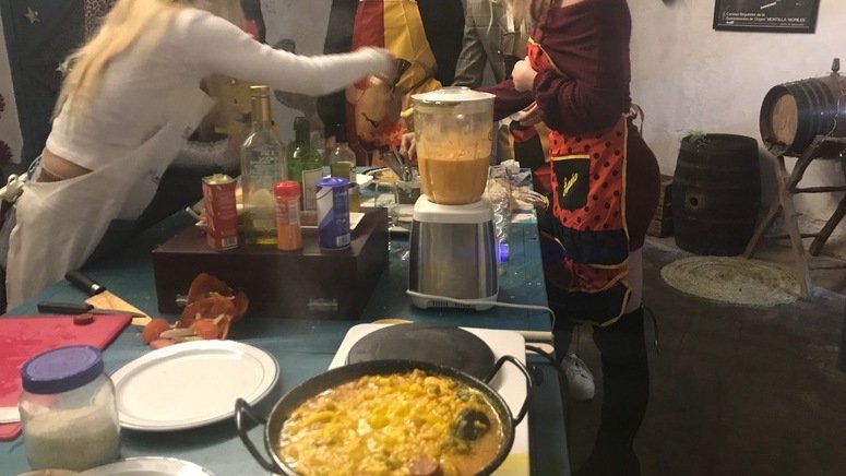 Aprende cocinar paella salmorejo