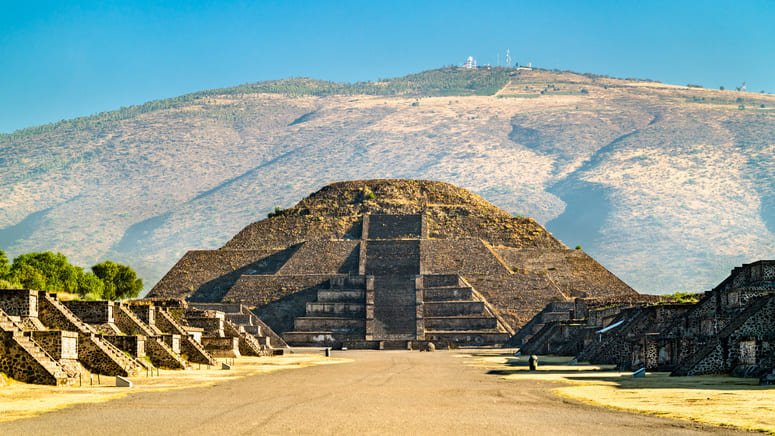 Excursión matutina a Teotihuacán y sus licores típicos