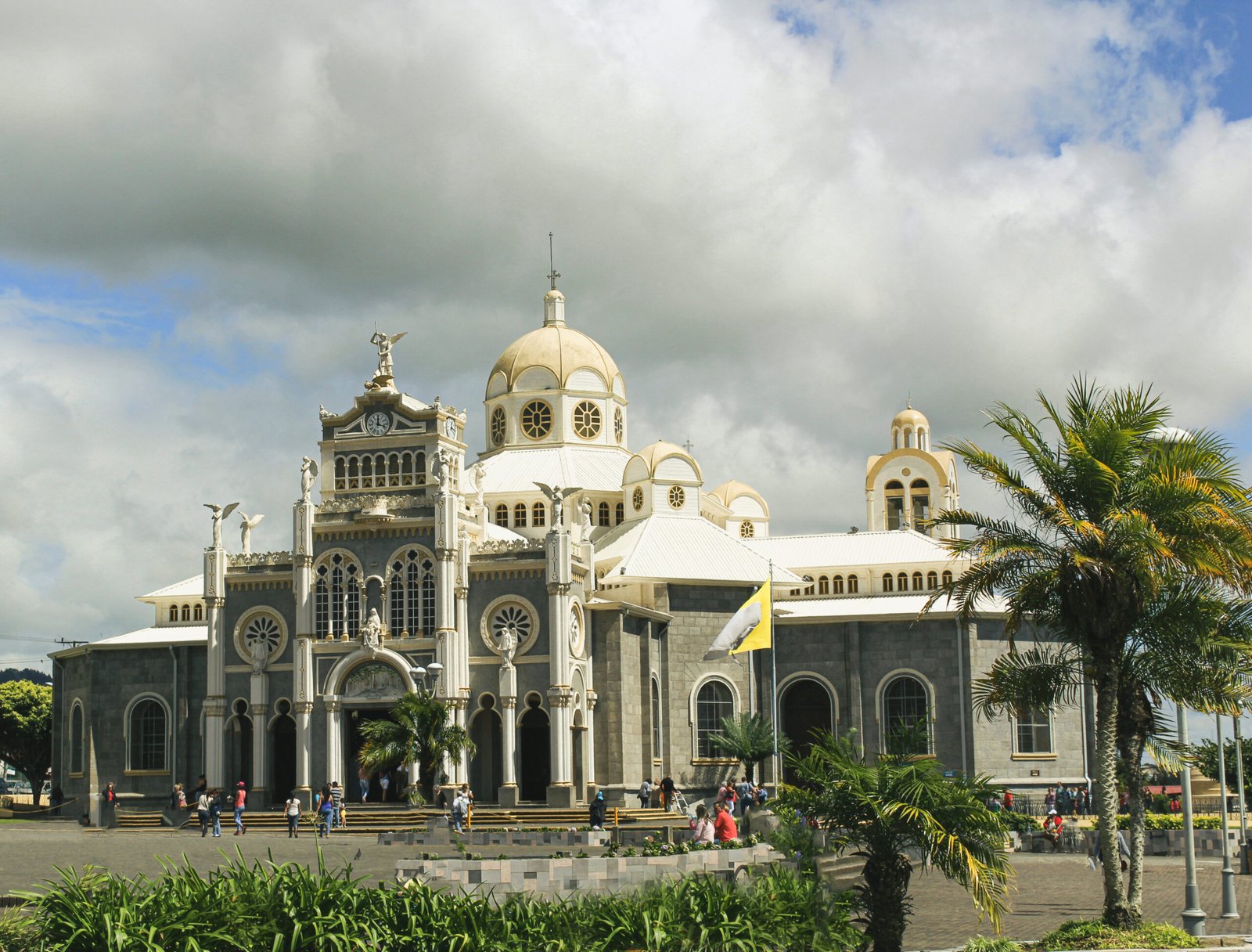 Excursion volcan Irazu Basilica Señora Angeles