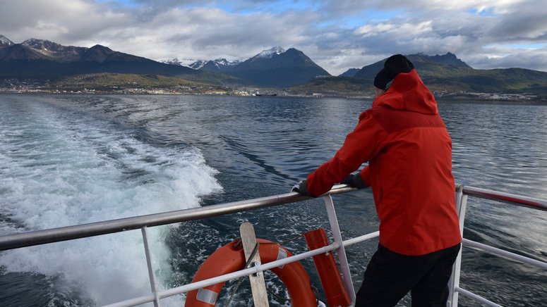 Catamarán por el canal Beagle y la isla de Lobos