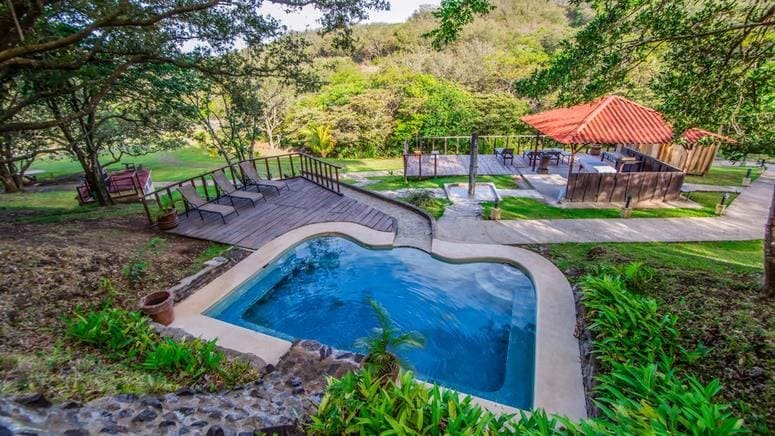Tirolina, paseo a caballo y aguas termales en Parque Vida Aventura