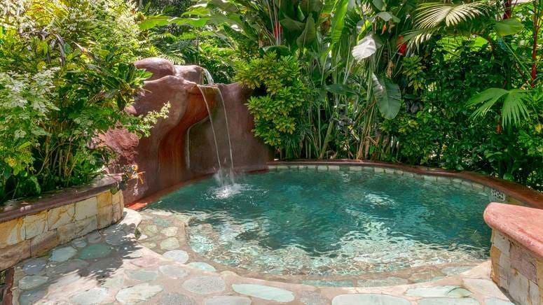 Excursión volcán Arenal aguas termales cena