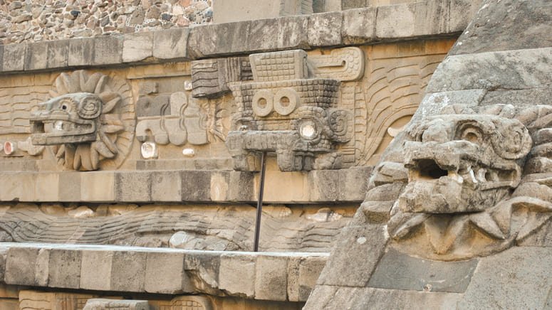Excursión matutina a Teotihuacán y sus licores típicos