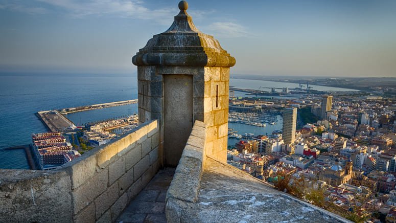 Tour privado por Alicante + Castillo de Santa Bárbara (opcional)