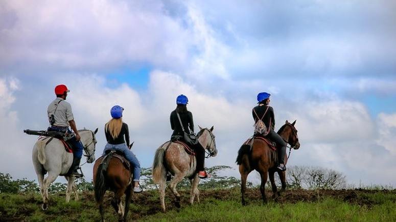 Barranquismo y paseo caballo Volcán Arenal