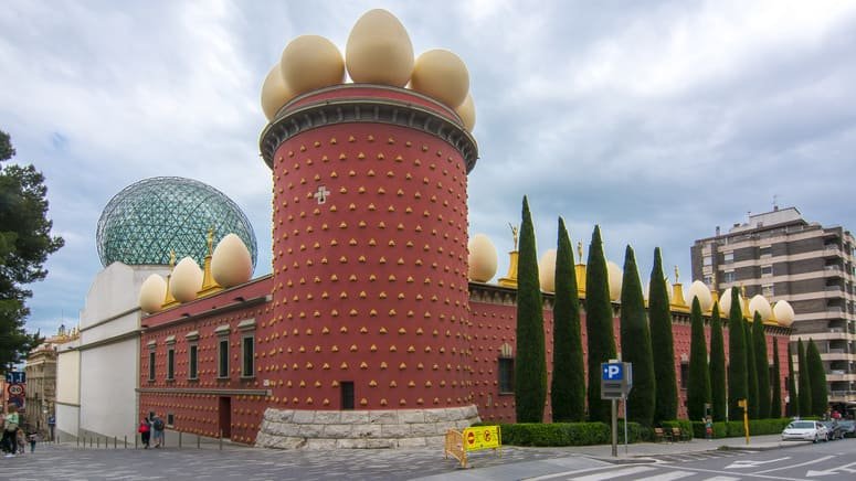 Museo Dali Besalu Garrtoxa desde Santa Susana 
