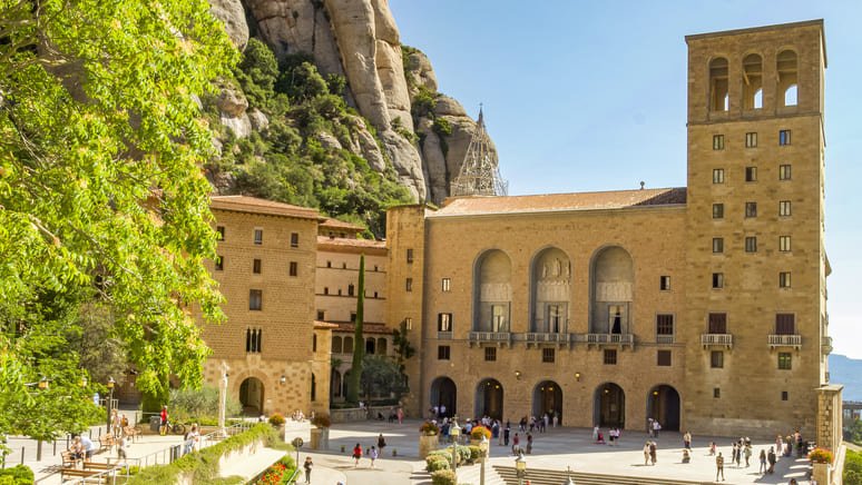 Senderismo Montserrat visita monasterio