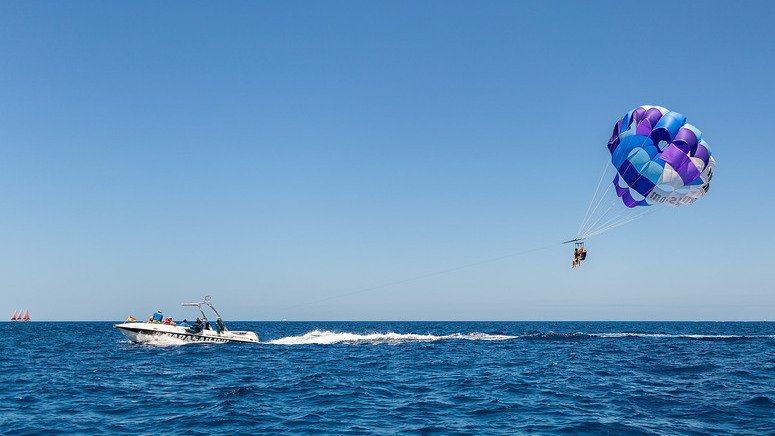 Crucero por la mañana en catamarán