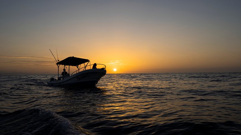 Paseo barco atardecer playas Huatulco
