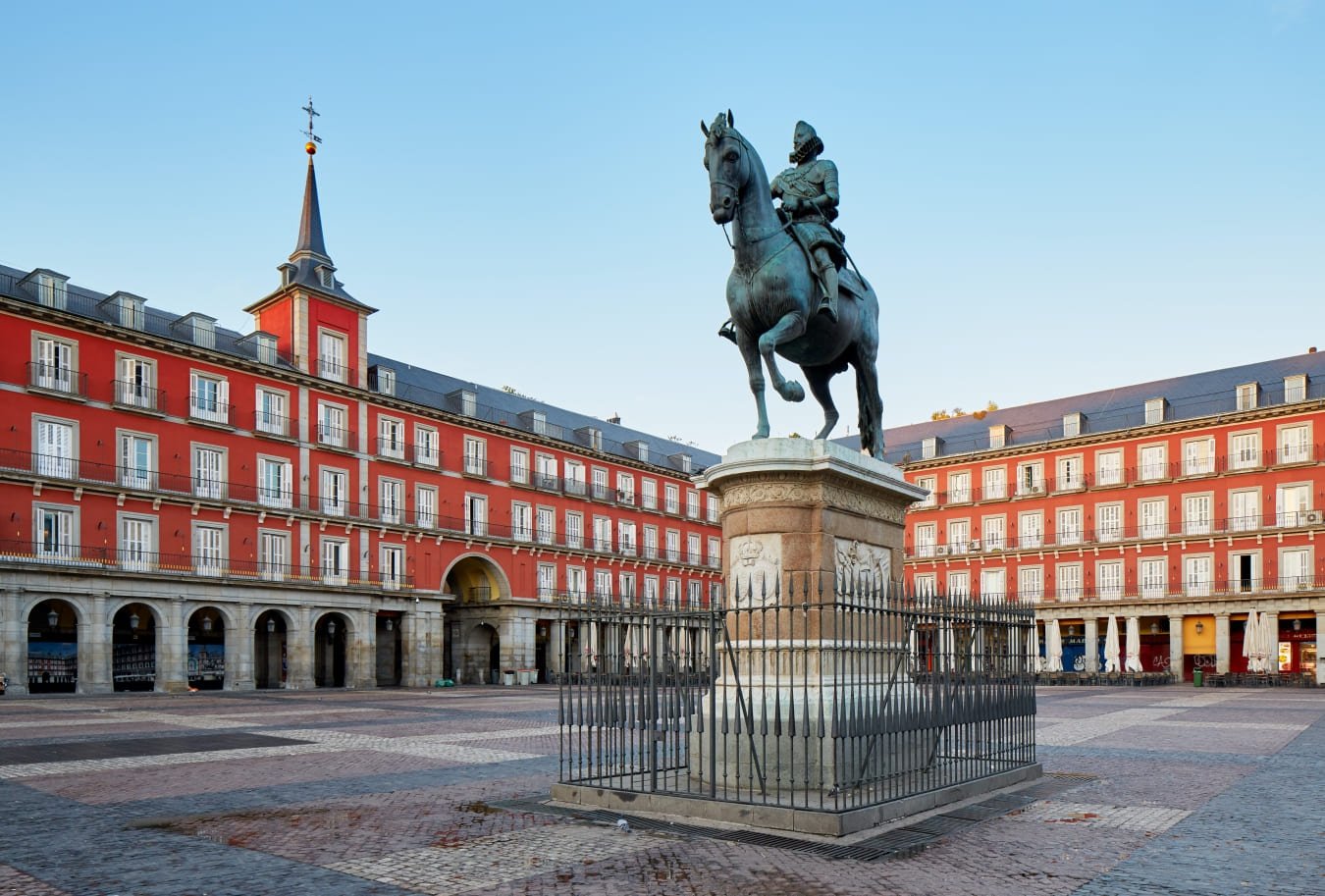 La estatua de Felipe III en la Plaza Mayor de Madrid La estatua de Felipe III en la Plaza Mayor de Madrid
