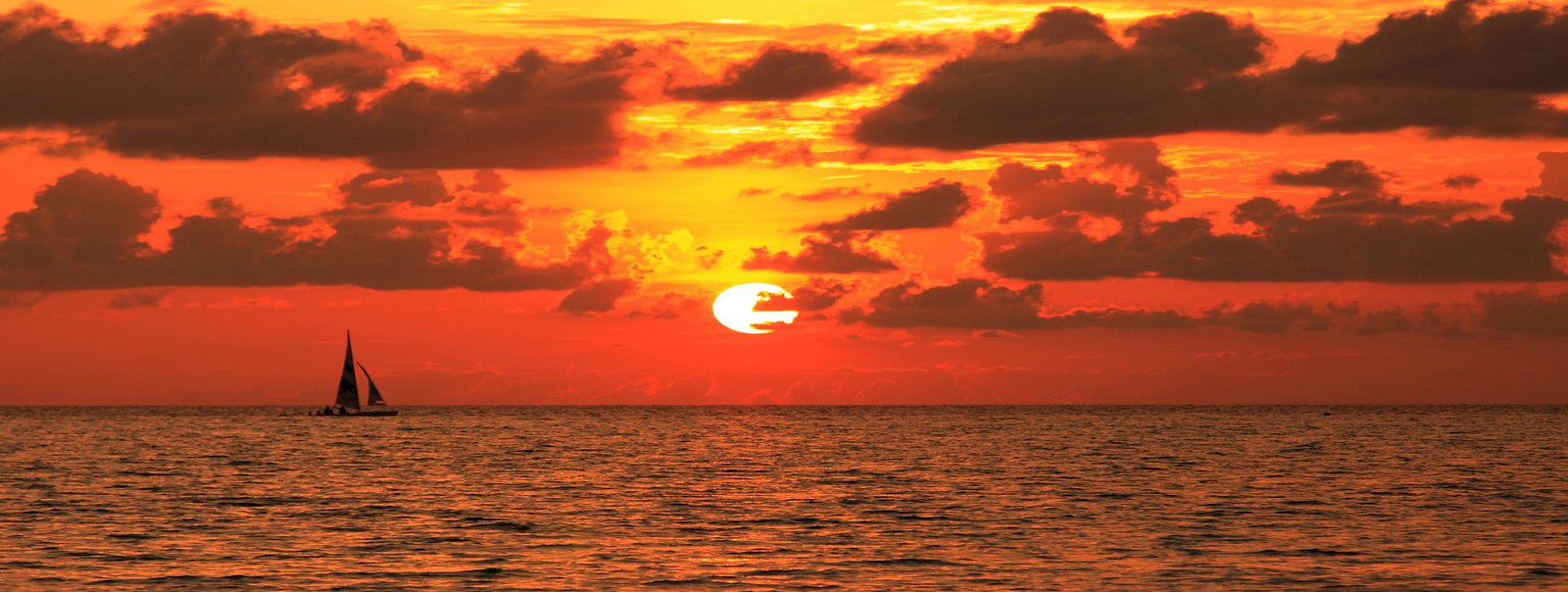 puesta sol catamaran castillo sancti petri