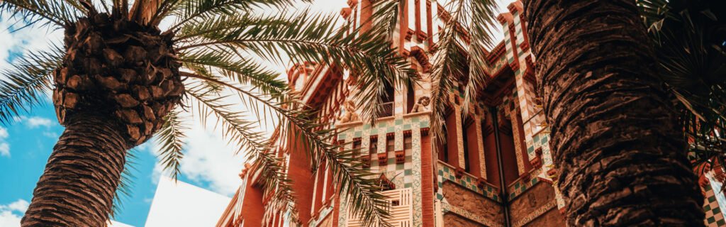 descubre casa vicens gaudi verano pastel