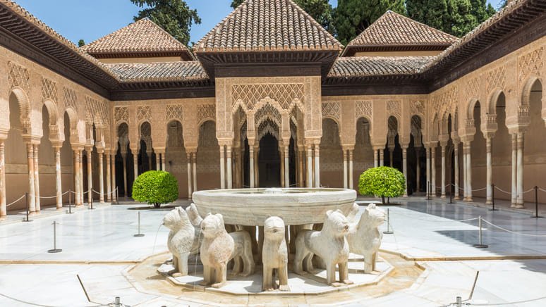 Visita guiada a la Alhambra y los Palacios Nazaríes en grupo reducido