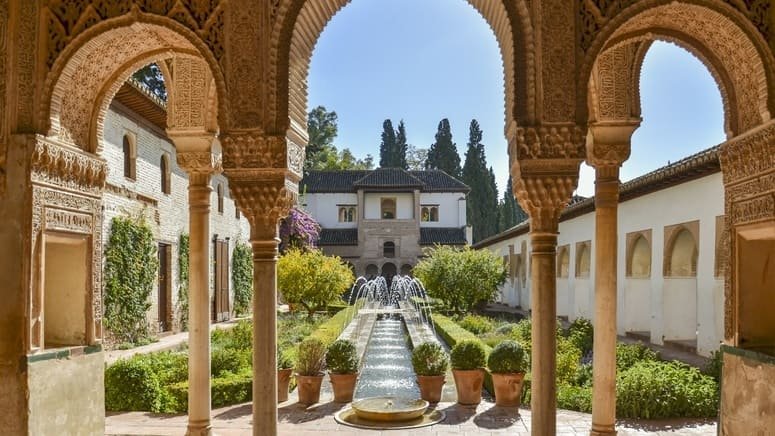 Visita guiada a la Alhambra y los Palacios Nazaríes en grupo reducido