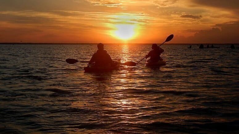 Bioluminiscencia kayak atardecer