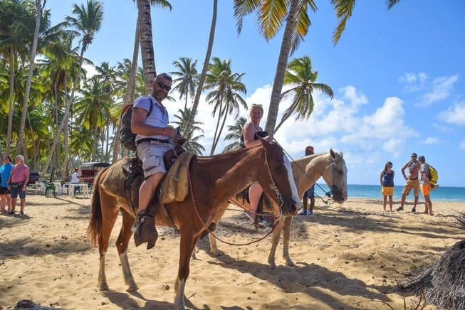 Tour por Montaña Redonda y paseo en caballo por Macao beach